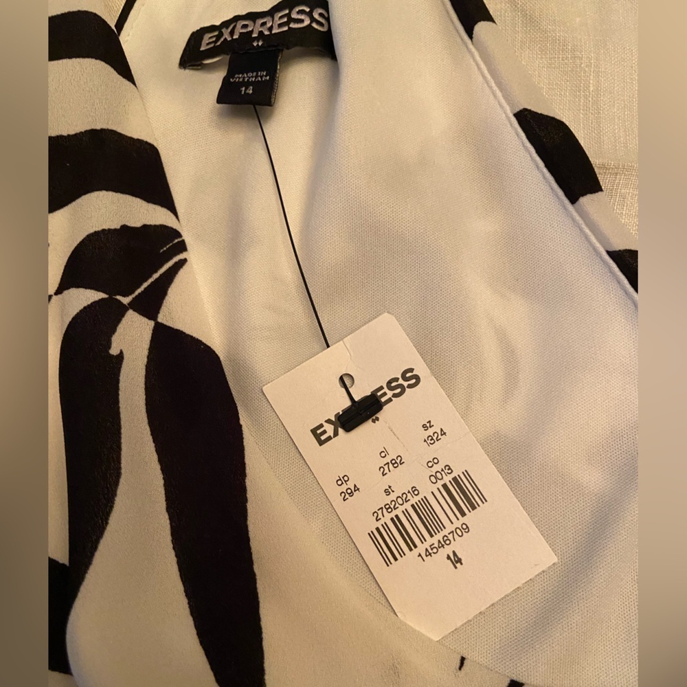 NWT EXPRESS Black/ White Floral Sleeveless Dress Size 14 - Picture 7 of 11